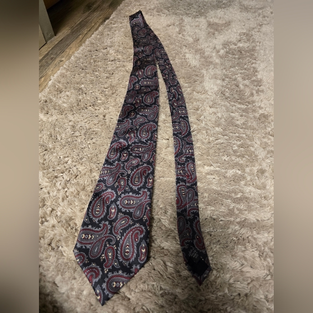Van Heusen Paisley Tie - Green, Blue, Gray and Burgundy. Imported From Italy.